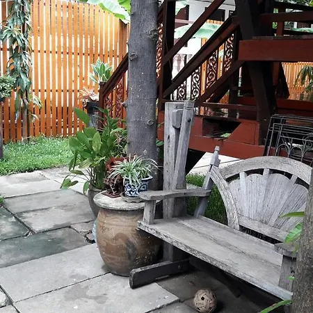 Fahsai Antique Homestay Near Brt